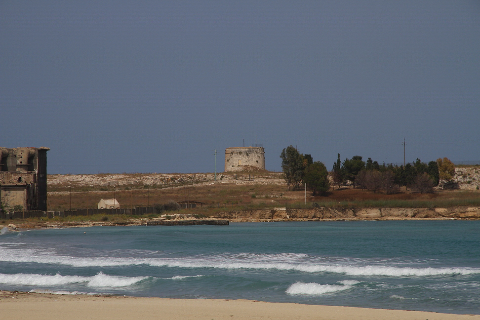 Sicilia_361.JPG - antiche costruzioni lo popolano...