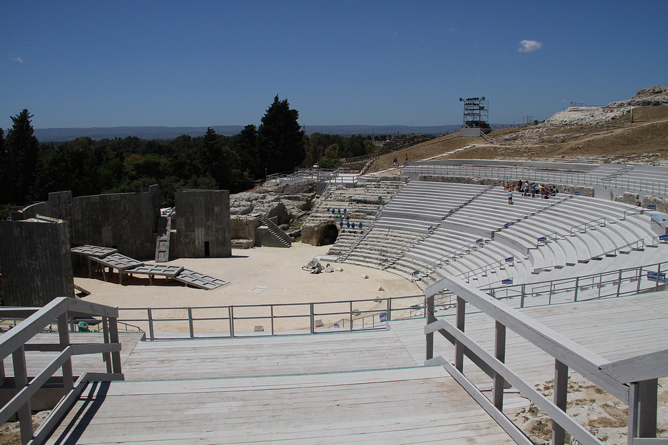 Sicilia_383.JPG - il teatro greco (V secolo a.c.)...