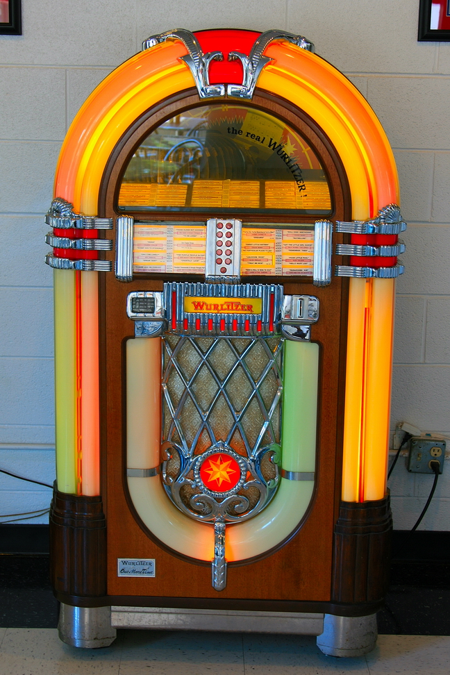 America_021.jpg - Con i suoi miti...(Polk-a-Dot Drive In - Braidwood, Illinois )